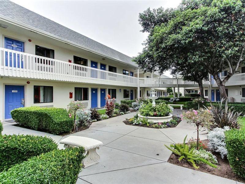 Motel 6-Marina, Ca - Monterey Eksteriør billede