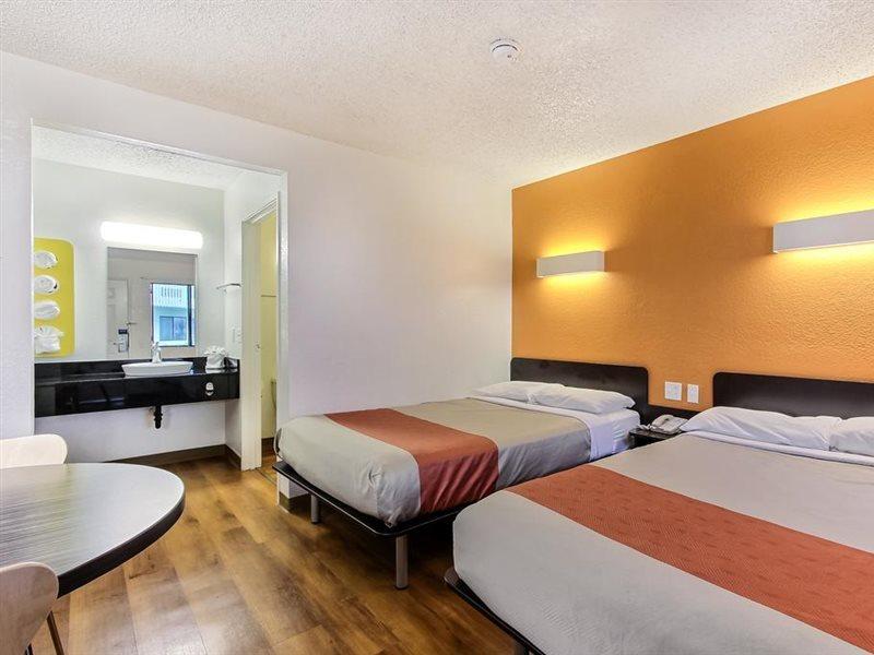 Motel 6-Marina, Ca - Monterey Eksteriør billede