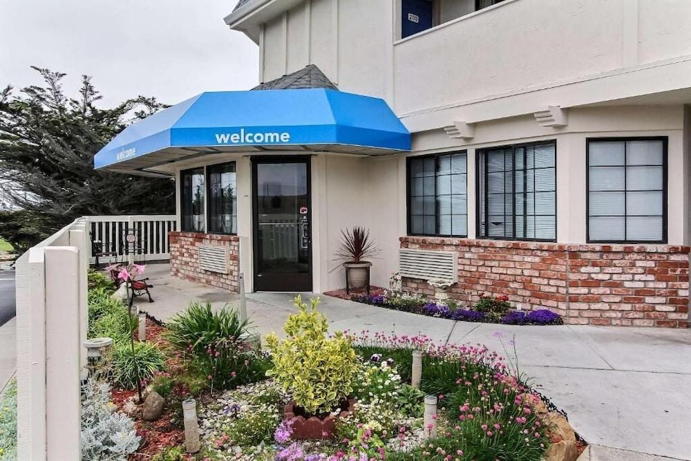 Motel 6-Marina, Ca - Monterey Eksteriør billede