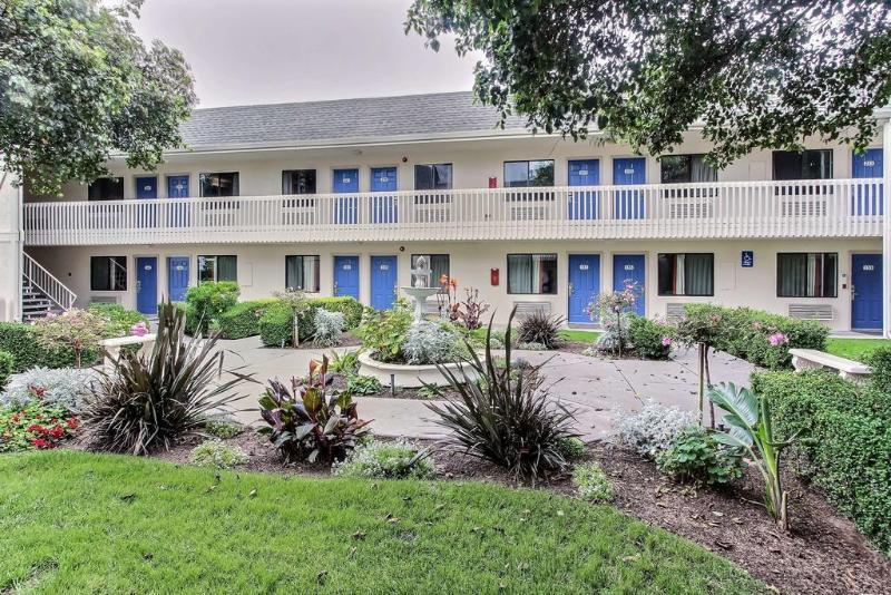 Motel 6-Marina, Ca - Monterey Eksteriør billede