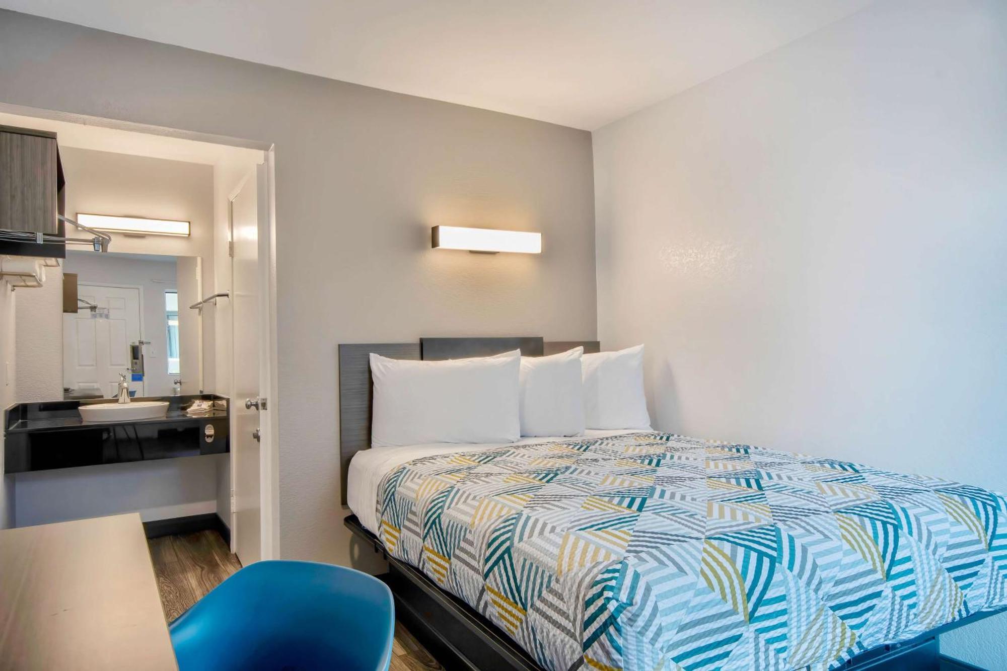 Motel 6-Marina, Ca - Monterey Eksteriør billede