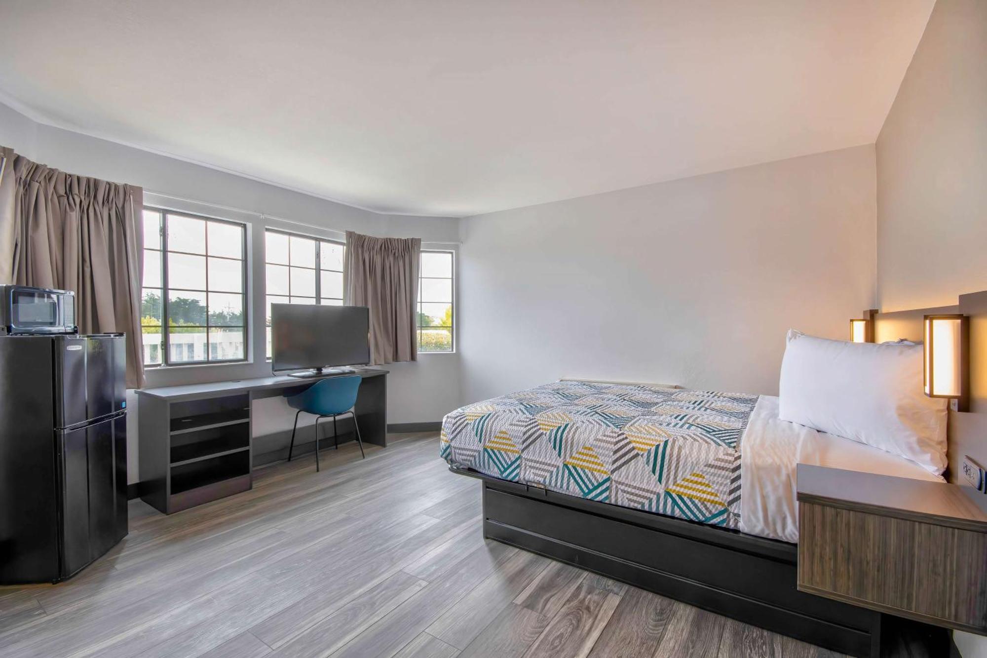 Motel 6-Marina, Ca - Monterey Eksteriør billede