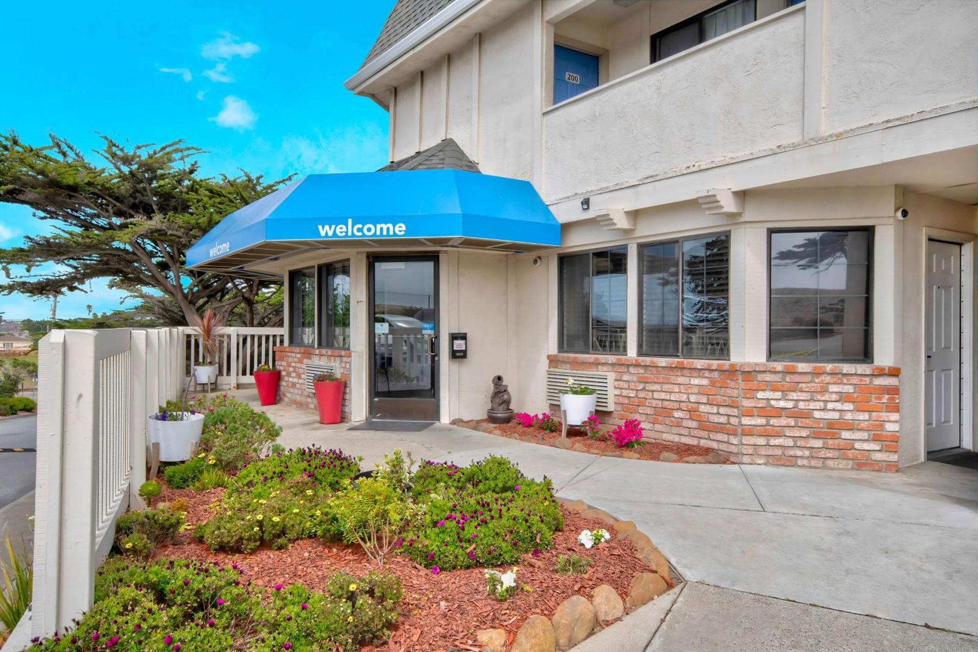 Motel 6-Marina, Ca - Monterey Eksteriør billede